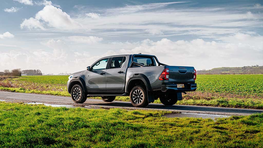 Pros and Cons of Buying Vs. Leasing a Van