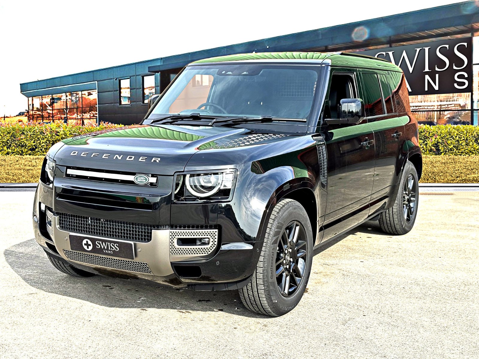 Land Rover Defender Commercial 110 HSE X Dyncamic Black_9720